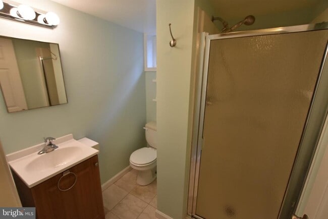 Building Photo - 909 Maplewood Ave