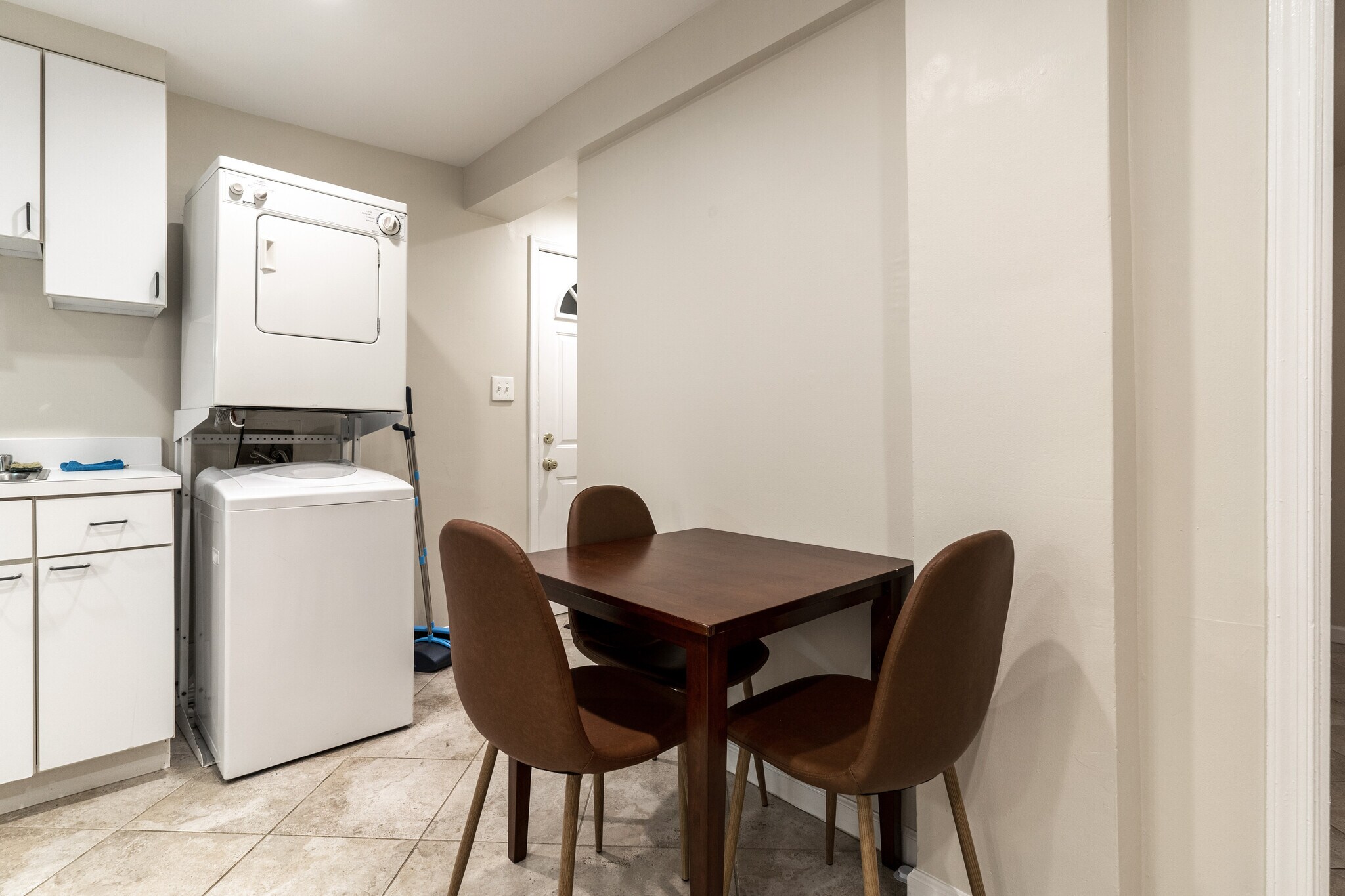 Kitchen/garage entry - 1304 Belmont St NW