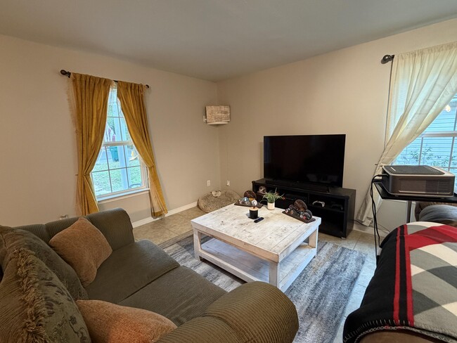 Building Photo - 138 Adams St