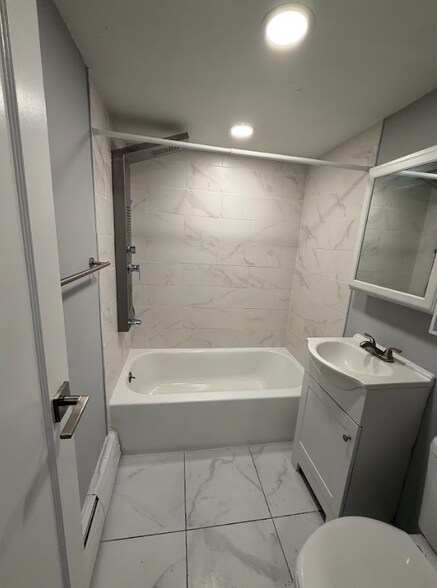 Building Photo - 264 E Cliveden St