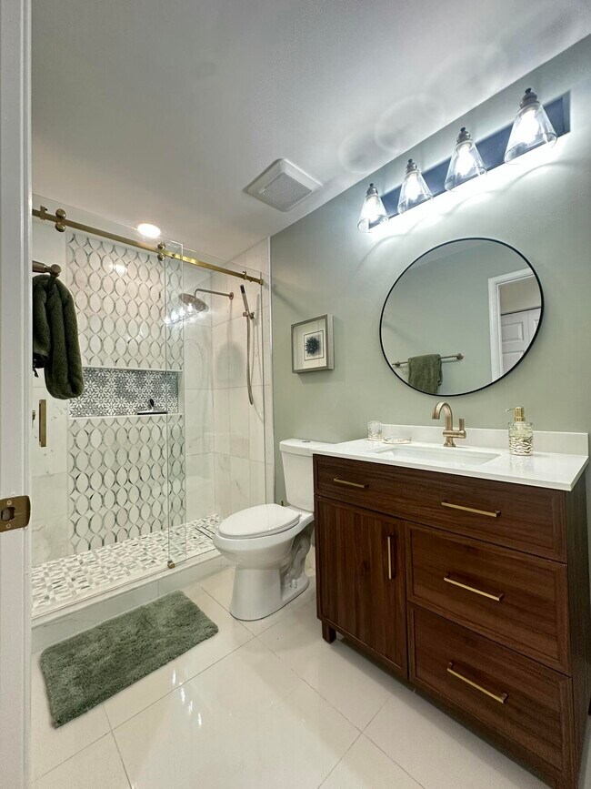 Building Photo - 630 S Sapodilla Ave