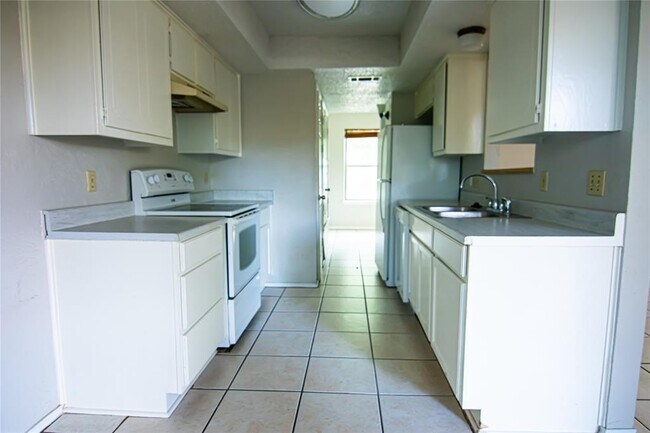 Building Photo - 8807 Springmail Cir