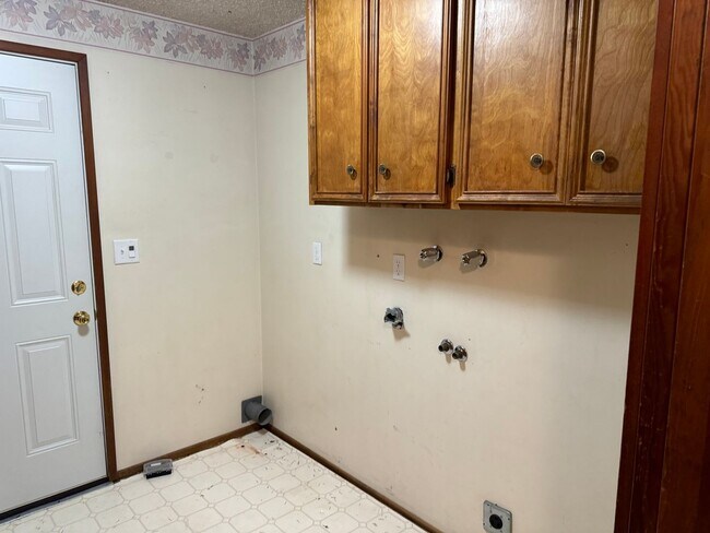 Building Photo - Spacious secluded house in Thurston Hills!