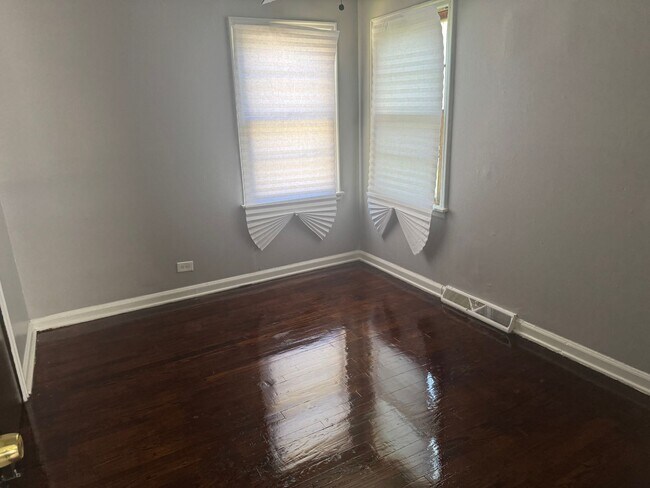 Building Photo - Move-In Ready! 4bd, 2ba