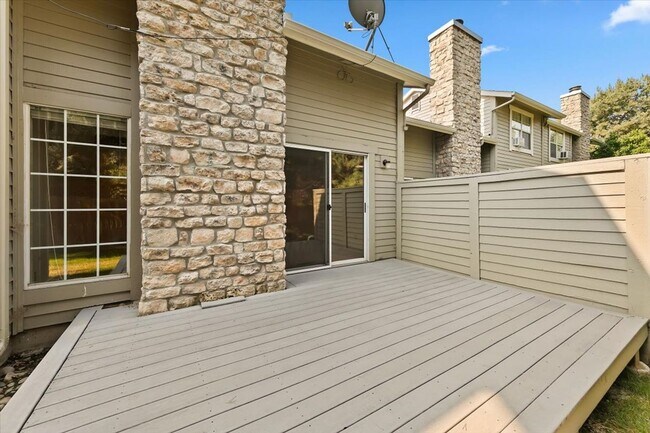 Building Photo - Charming SE Boise Townhome Near the Greenbelt