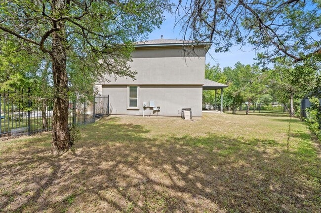 Building Photo - 307 Parkside Dr