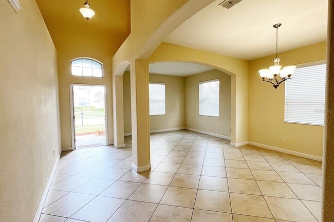 Building Photo - 1604 Thetford Cir