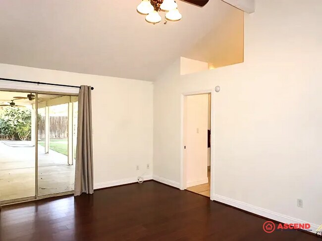 Building Photo - Beautiful Home Located In The Southwest!