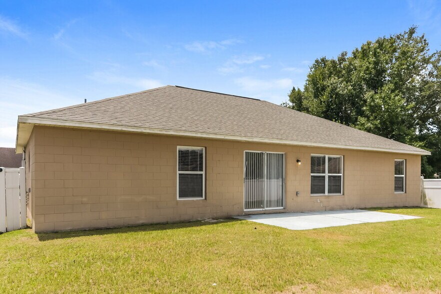 Building Photo - 330 Medina Ct