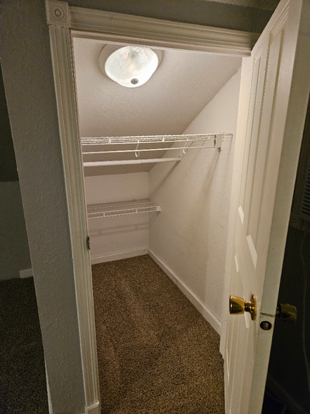 Building Photo - 1253 E 100 S