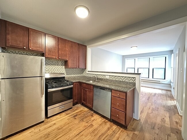 Building Photo - 4422 N Wolcott Ave