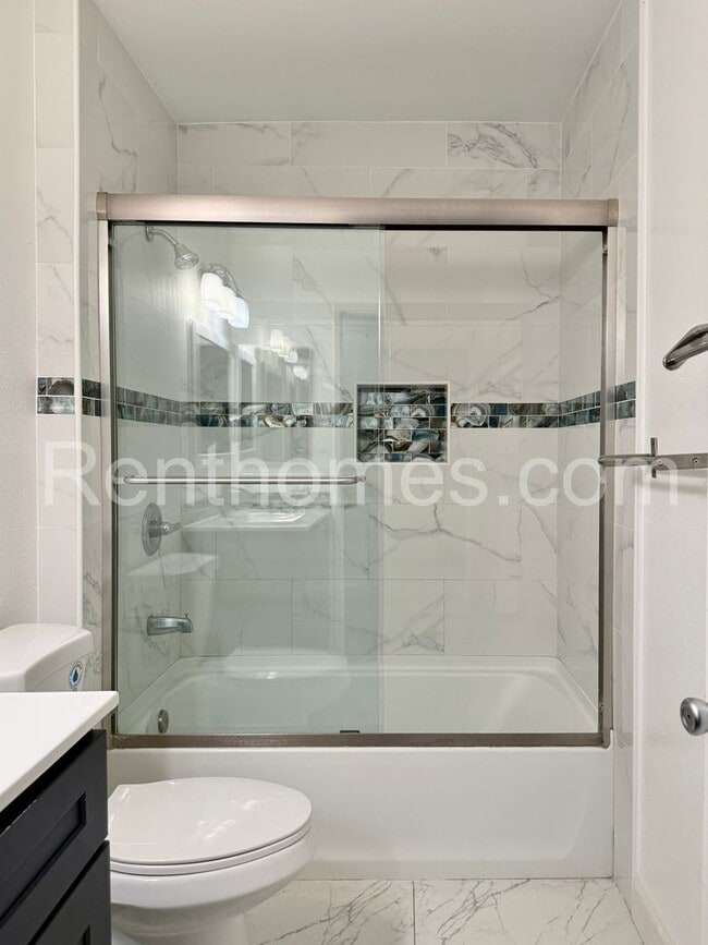 Building Photo - 9405 Gold Coast Dr