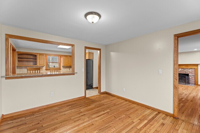 Building Photo - 62 Brookside Ave E