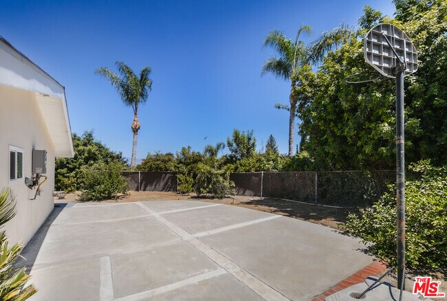 Building Photo - 5634 Mason Ave