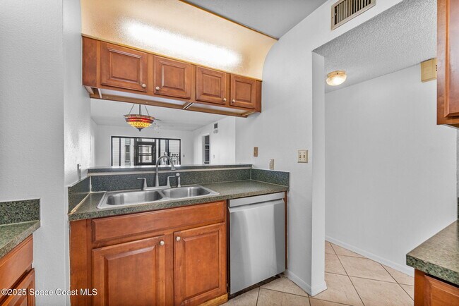 Building Photo - 1725 Harrison St