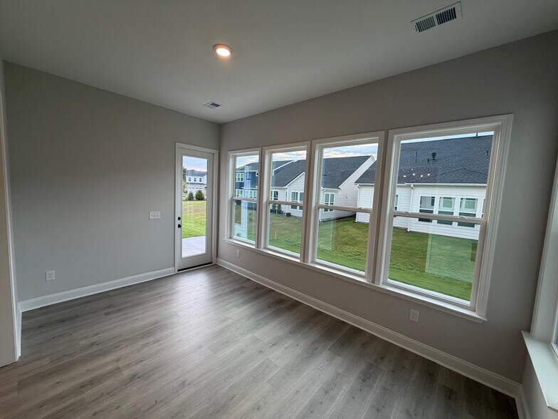 Building Photo - 105 Winding Stream Cir