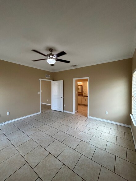 Building Photo - 11608 Catalpa St