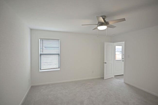 Building Photo - 1502 Tiptop Mdw