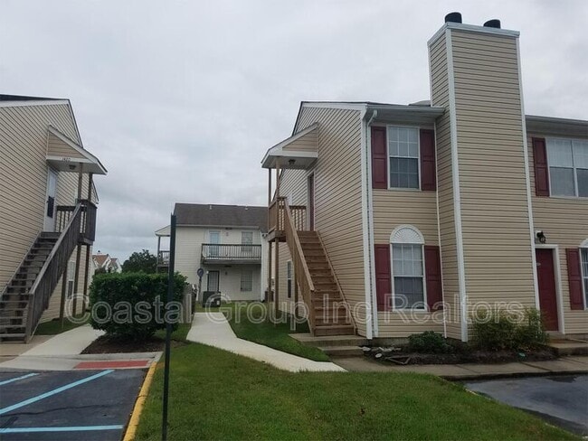 Building Photo - 1424 Deerpond Ln