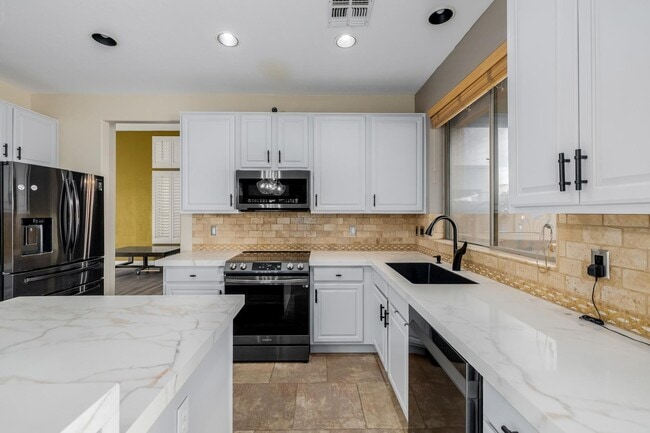 Building Photo - 7740 E Phantom Way