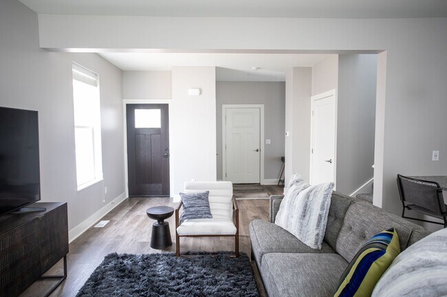 Building Photo - Spruce | Three Bedroom - Exterior Walkout