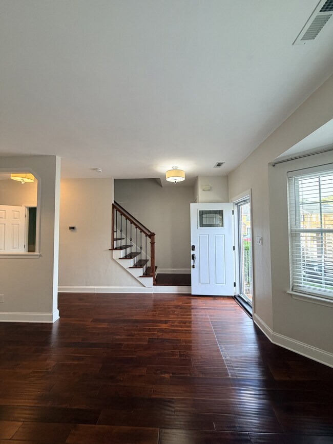 Building Photo - 704 Byrd Ct