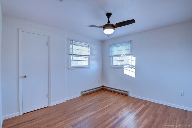 Building Photo - 139 Phyllis Dr