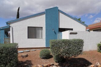 Building Photo - Cozy 3 bed 2 bath in Desert Shadows!