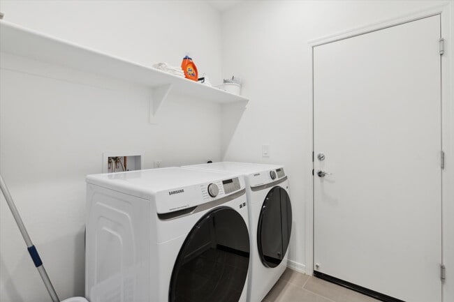 Laundry Room - 9014 W Oregon Ave