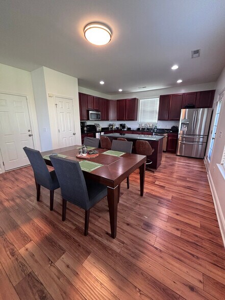 Building Photo - 520 Crossland Dr