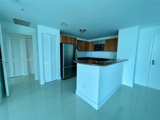 Building Photo - 300 S Biscayne Blvd