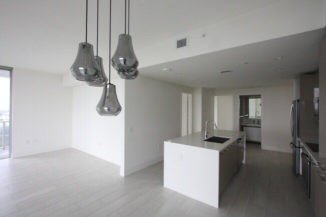 Building Photo - 2000 Metropica Wy