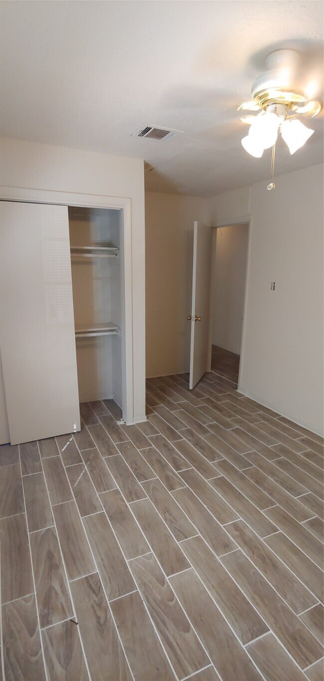 Building Photo - 10822 Lynbrook Dr