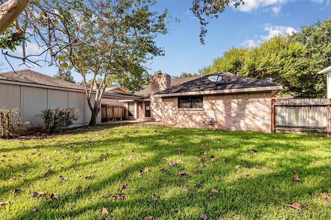Building Photo - 2710 Green Fields Dr