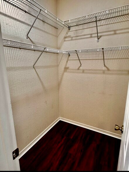 Walking closet bedroom No. 2 - 507 Eagle Pond Dr