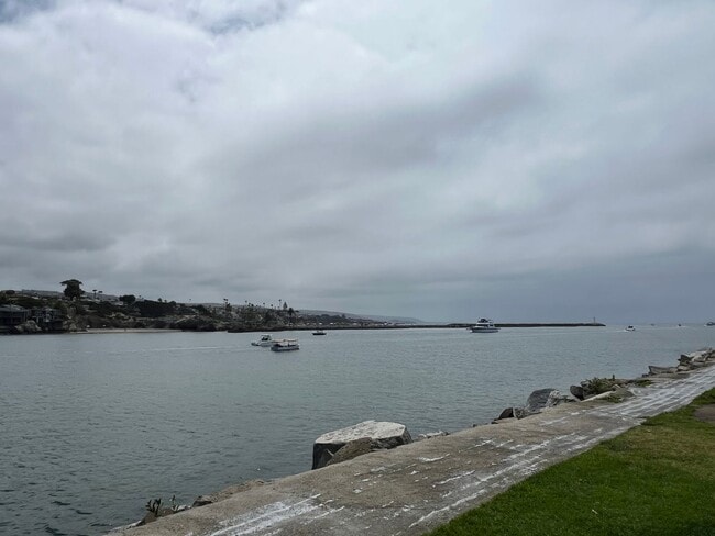 Building Photo - Beachside Living on Balboa Peninsula - Com...