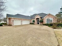 Building Photo - Available Now! 4 Bedroom 2.5 Bath, 3 Car G...