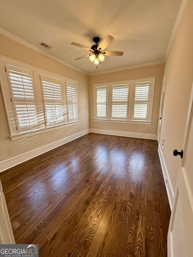 Building Photo - 494 Parkway Dr NE