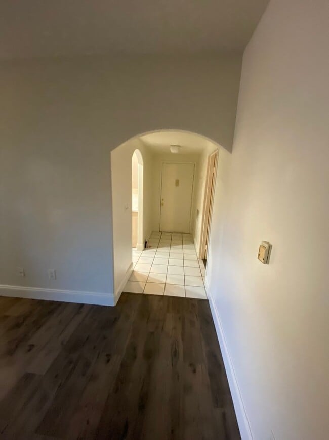 Building Photo - AMERICANA Property Mgmt - 1 Bedroom Condo ...