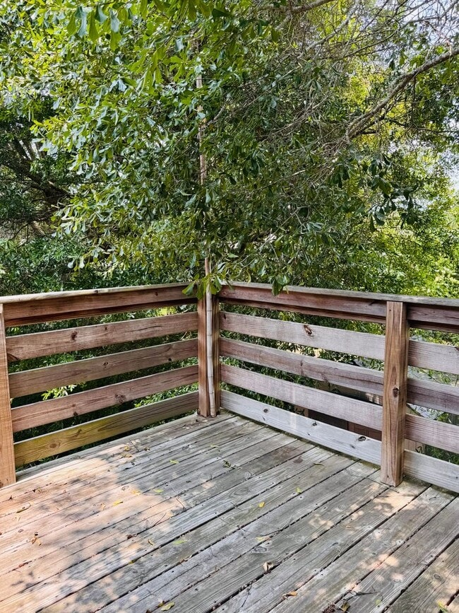 Building Photo - 142 Commons Dr