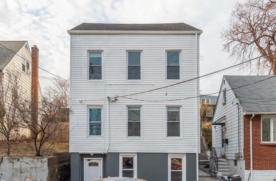 Building Photo - 93 Front St