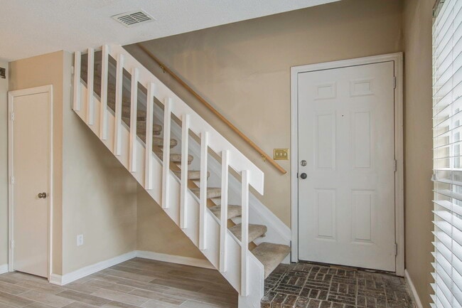 Building Photo - 2494 Etiwan Ave