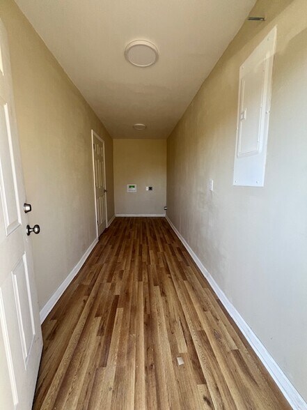 Building Photo - 229 E Washington St