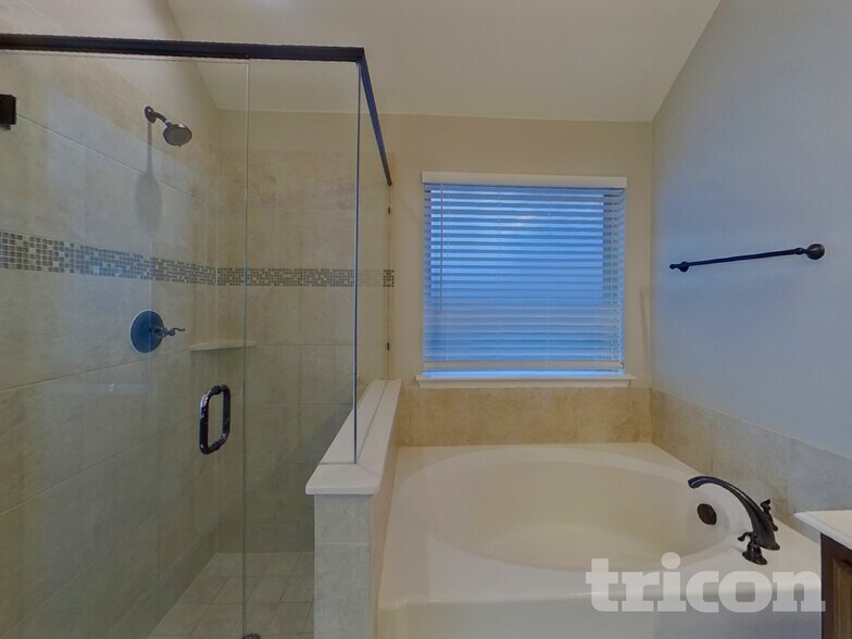 Building Photo - 625 Fox View Dr