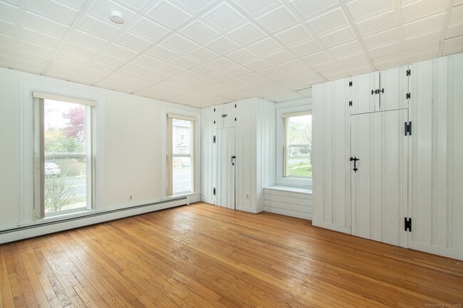 Building Photo - 34 N Maple St