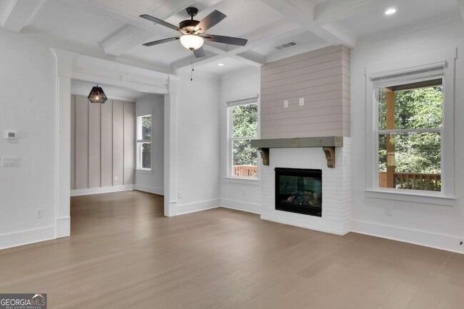 Building Photo - 6181 Shoreland Cir
