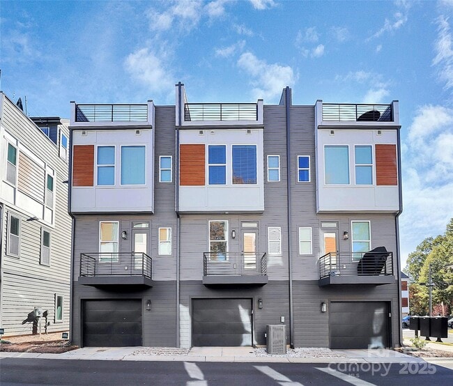 Building Photo - 338 E Cama St