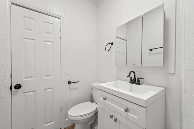 Building Photo - 751 Normandie Ave