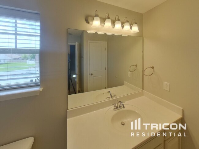 Building Photo - 3419 Tourmaline Dr