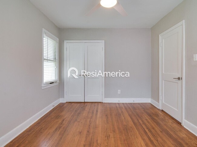 Building Photo - Vouchers welcome!! Beautiful 2BR/1B home i...